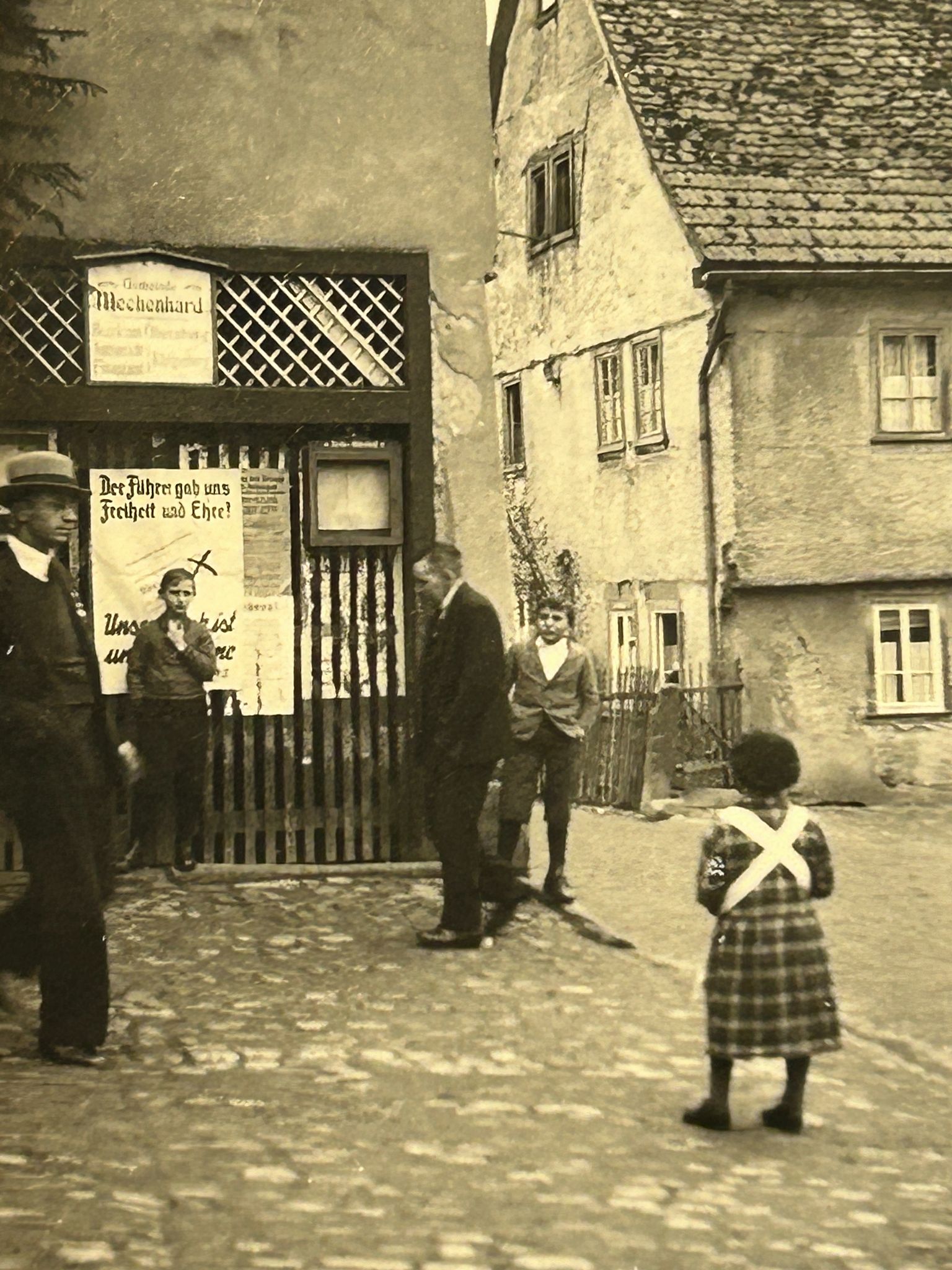 Ostansicht des alten Rathauses und Haus 12: Lebküchner