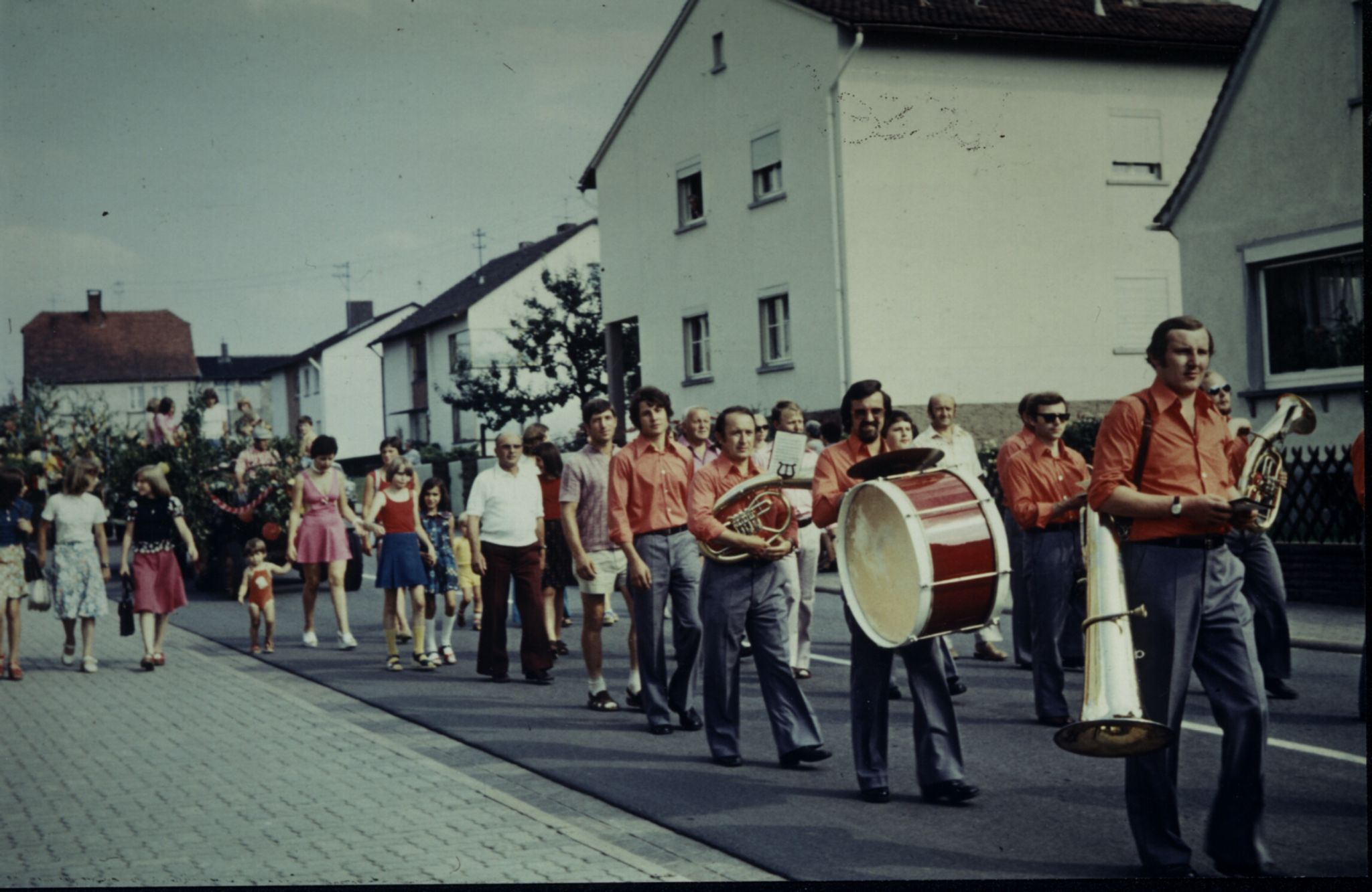 O U 0520 Umzug 4