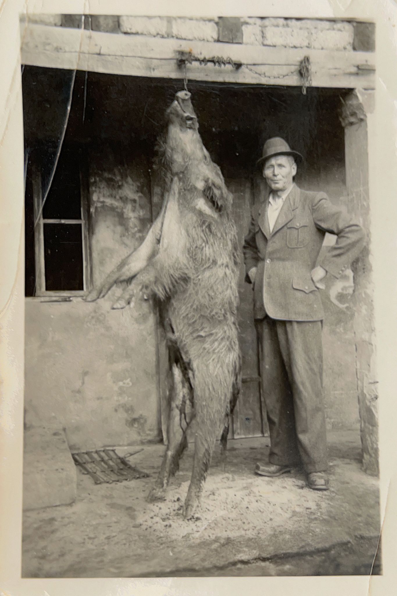 Eugen Unkelbach mit Wildschwein