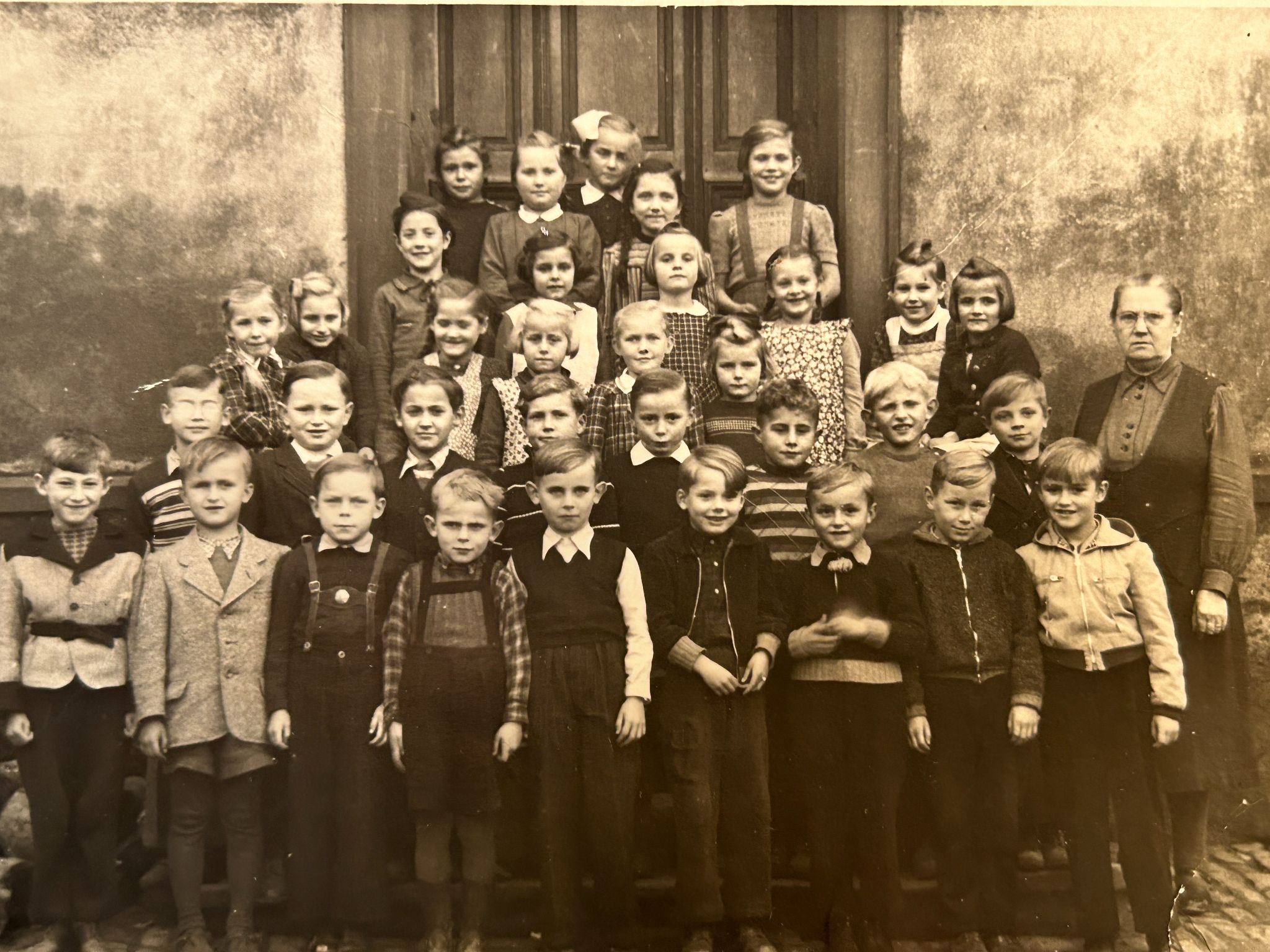 Kassenbild aus den 50er-Jahren mit Frau Kawohl
